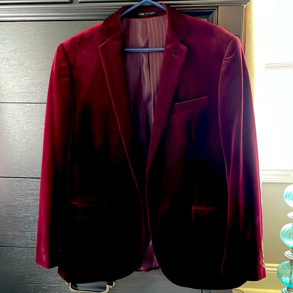 Men’s burgundy/maroon velvet blazer.Size 44R Hardly worn. Great for the holidays